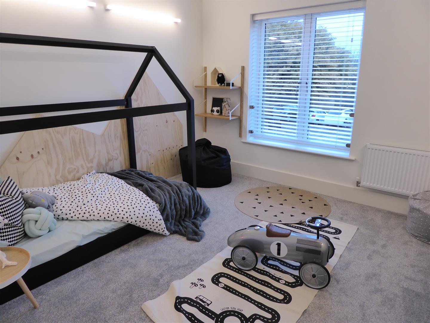 BEDROOM 4